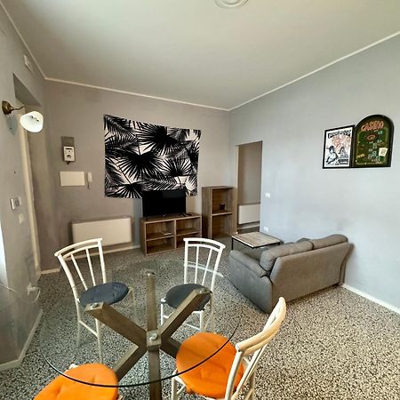 4 Balconi Rooms Paladini B&B E Appartamenti เลชเช ภายนอก รูปภาพ