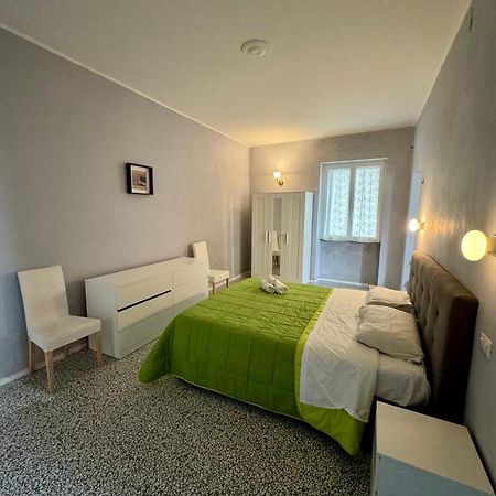 4 Balconi Rooms Paladini B&B E Appartamenti เลชเช ภายนอก รูปภาพ
