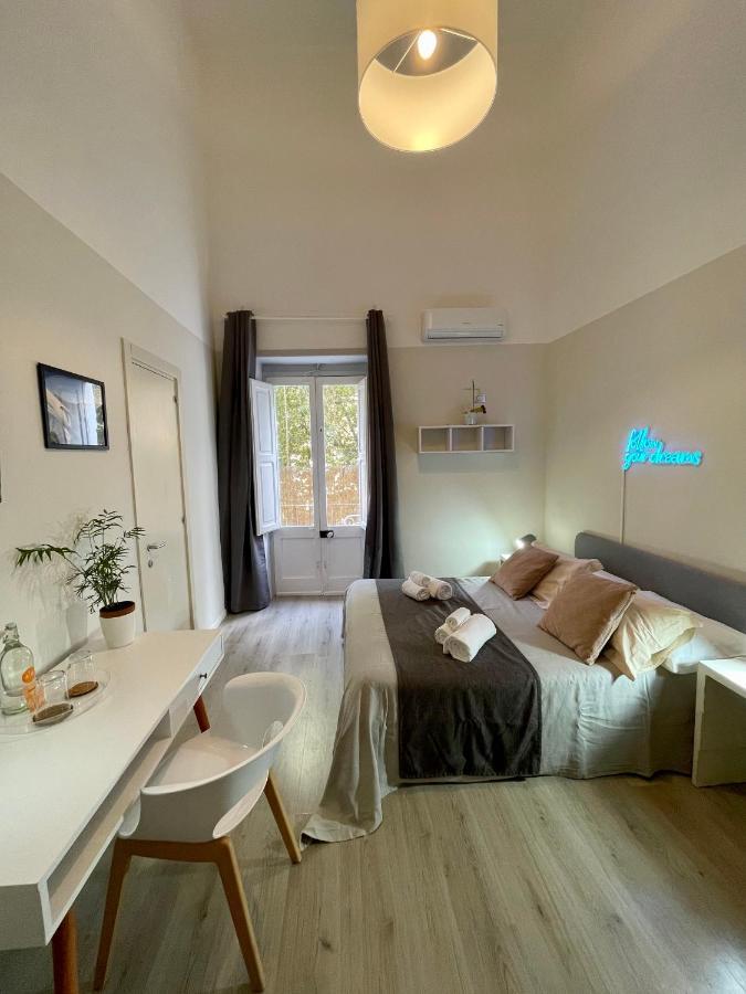4 Balconi Rooms Paladini B&B E Appartamenti เลชเช ภายนอก รูปภาพ