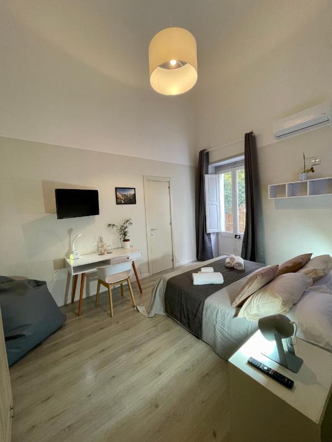 4 Balconi Rooms Paladini B&B E Appartamenti เลชเช ภายนอก รูปภาพ