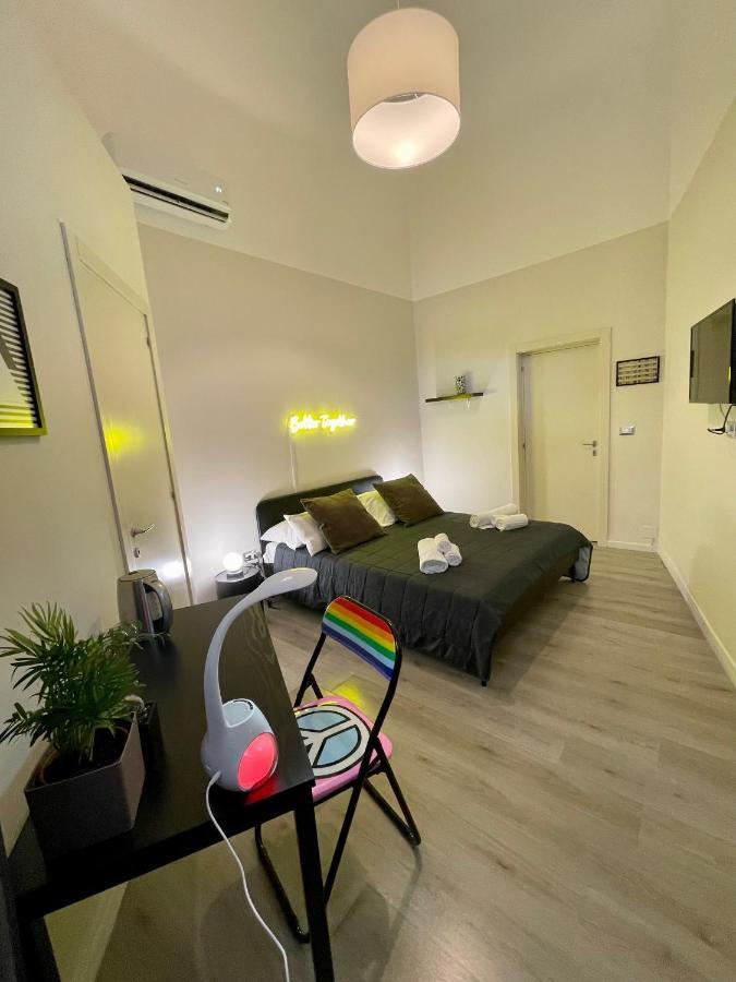 4 Balconi Rooms Paladini B&B E Appartamenti เลชเช ภายนอก รูปภาพ