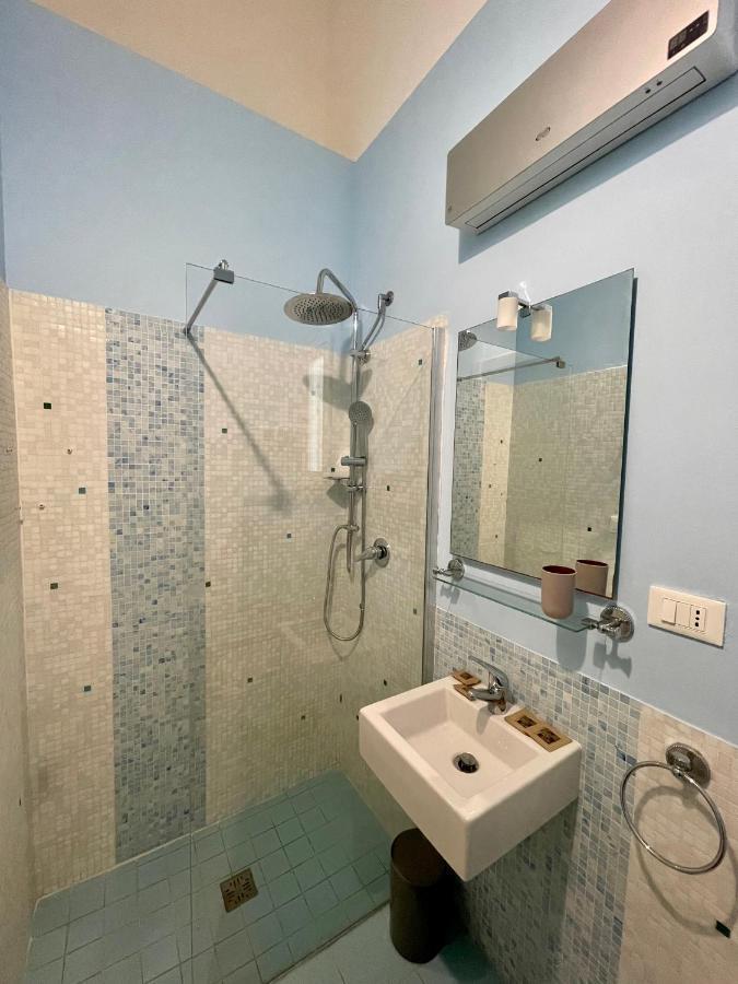4 Balconi Rooms Paladini B&B E Appartamenti เลชเช ภายนอก รูปภาพ