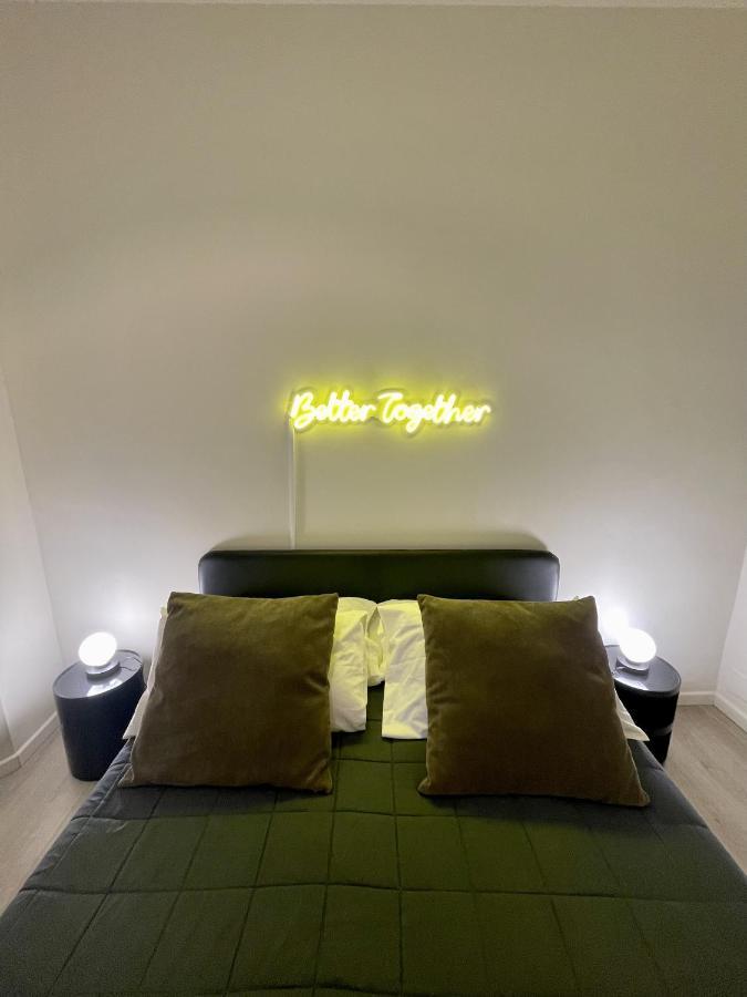 4 Balconi Rooms Paladini B&B E Appartamenti เลชเช ภายนอก รูปภาพ