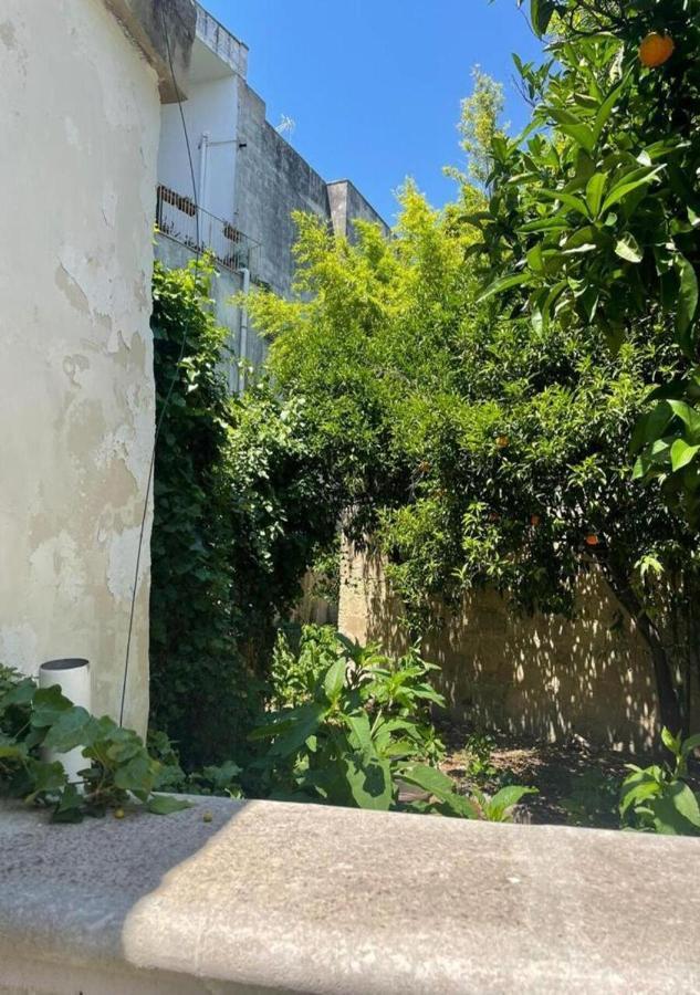 4 Balconi Rooms Paladini B&B E Appartamenti เลชเช ภายนอก รูปภาพ