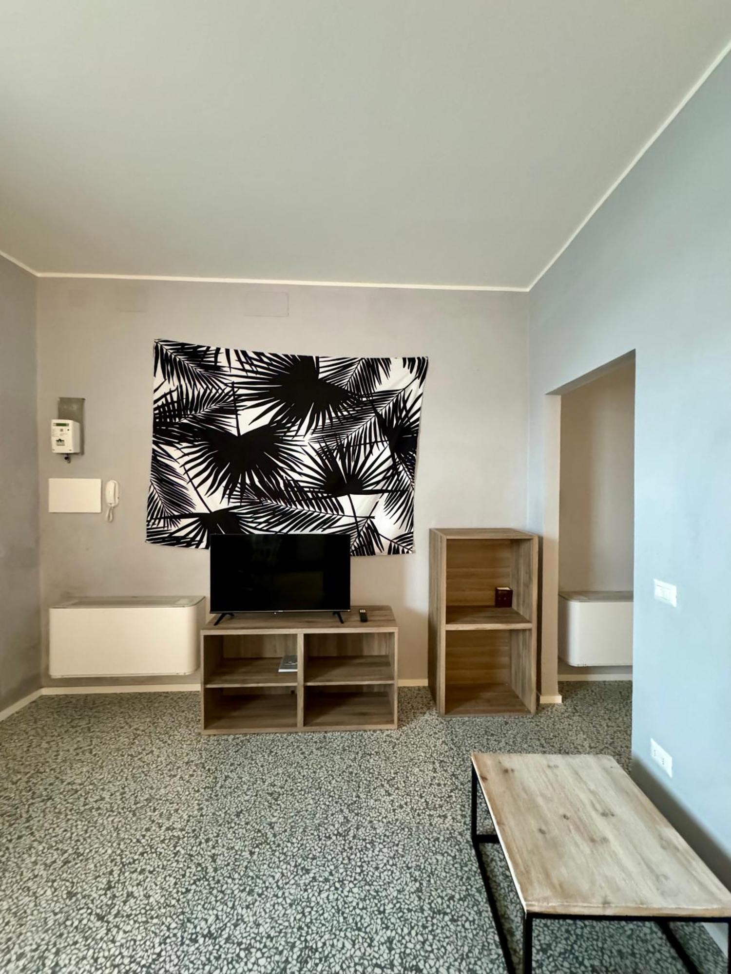 4 Balconi Rooms Paladini B&B E Appartamenti เลชเช ภายนอก รูปภาพ