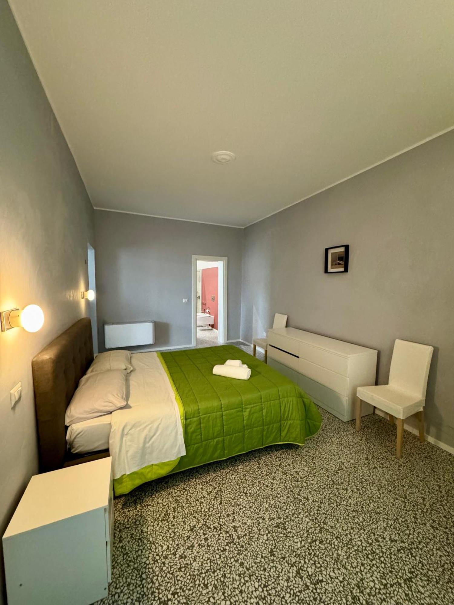 4 Balconi Rooms Paladini B&B E Appartamenti เลชเช ภายนอก รูปภาพ