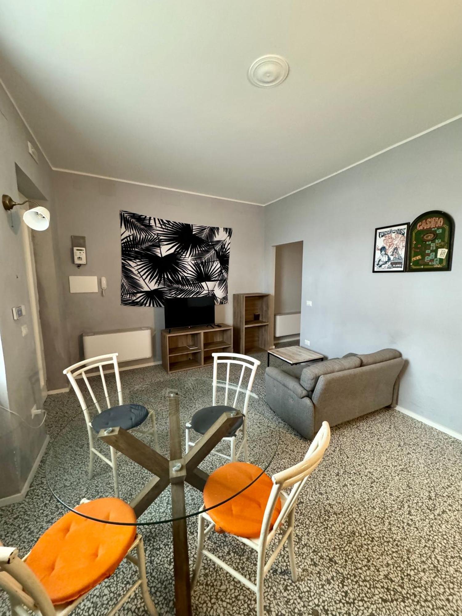 4 Balconi Rooms Paladini B&B E Appartamenti เลชเช ภายนอก รูปภาพ