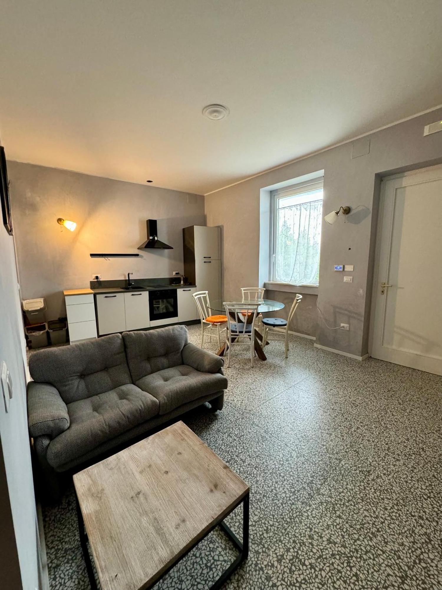 4 Balconi Rooms Paladini B&B E Appartamenti เลชเช ภายนอก รูปภาพ