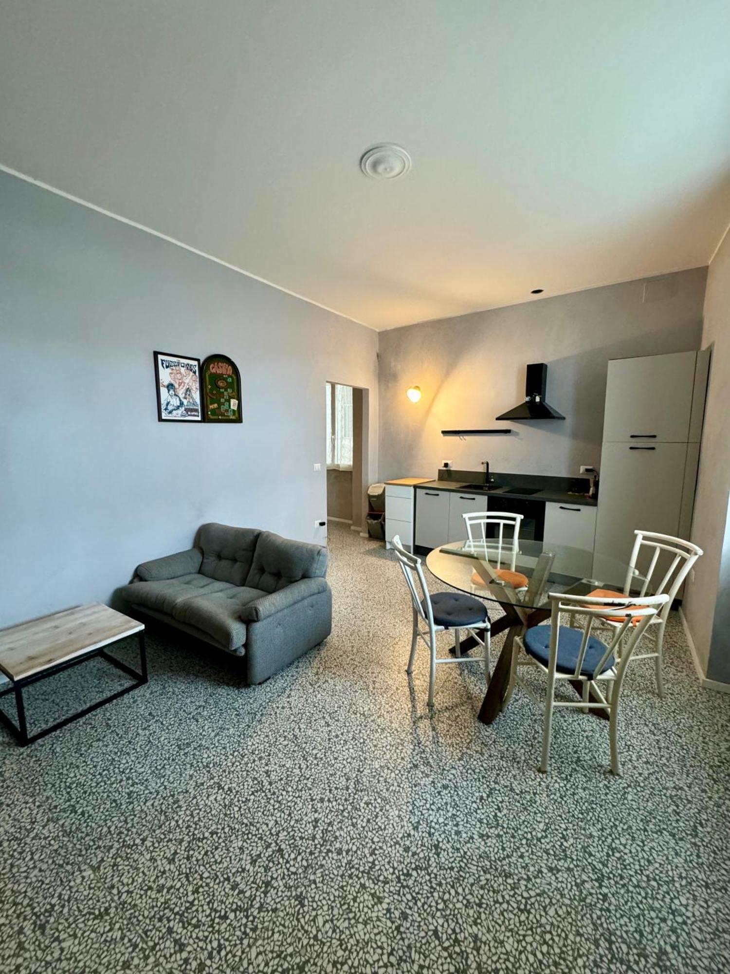 4 Balconi Rooms Paladini B&B E Appartamenti เลชเช ภายนอก รูปภาพ
