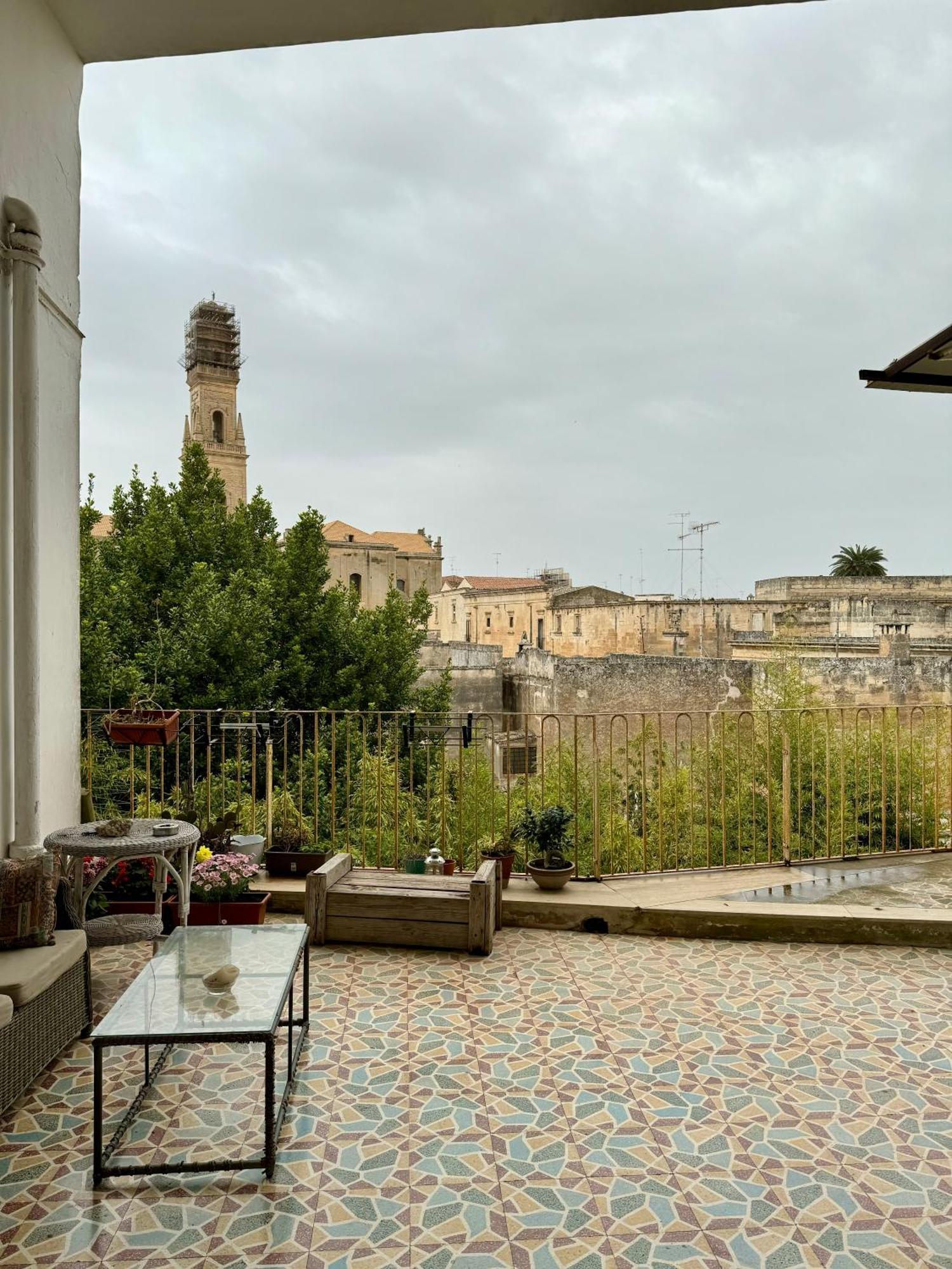 4 Balconi Rooms Paladini B&B E Appartamenti เลชเช ภายนอก รูปภาพ